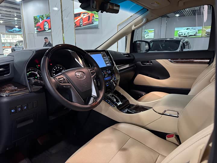 Фото 4 - Toyota Alphard