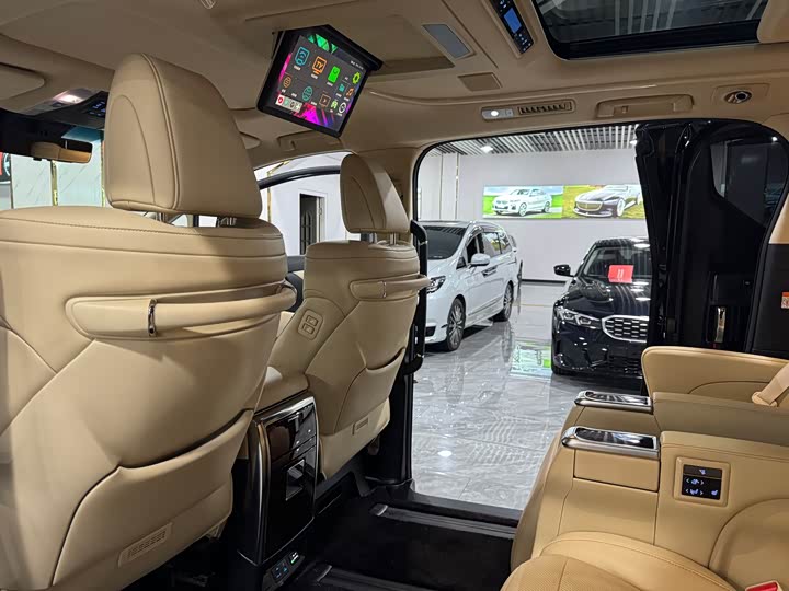 Фото 5 - Toyota Alphard