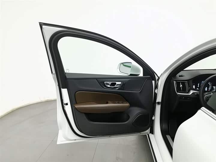 Фото 8 - Volvo S60