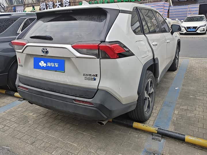 Фото 3 - Toyota RAV4 Hybrid