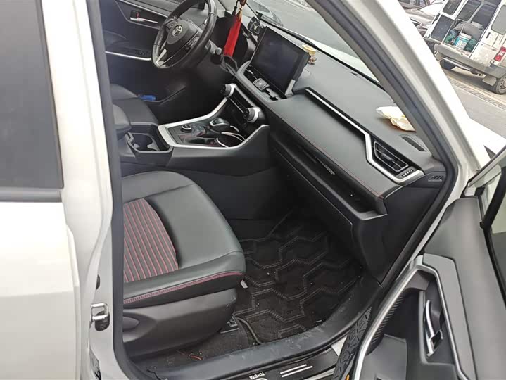 Фото 8 - Toyota RAV4 Hybrid