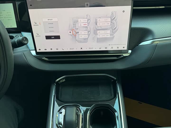 Фото 7 - Zeekr 009