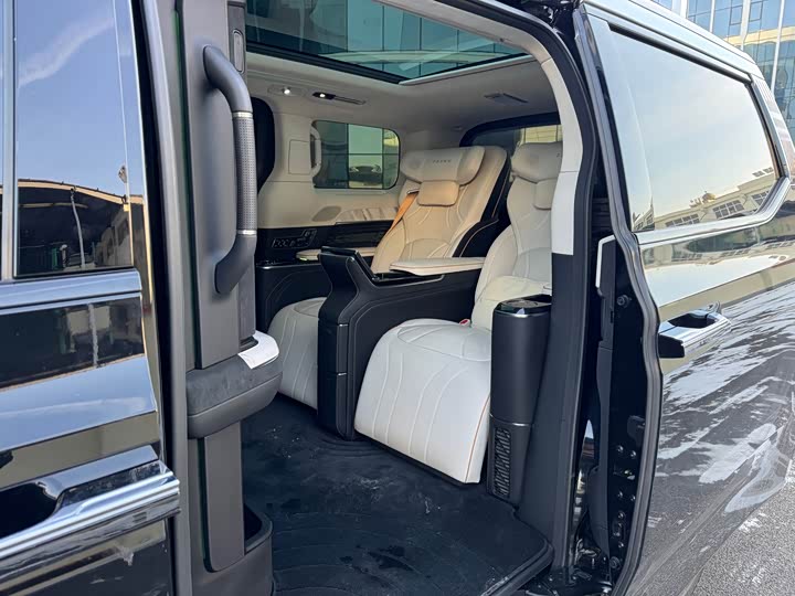 Фото 8 - Zeekr 009