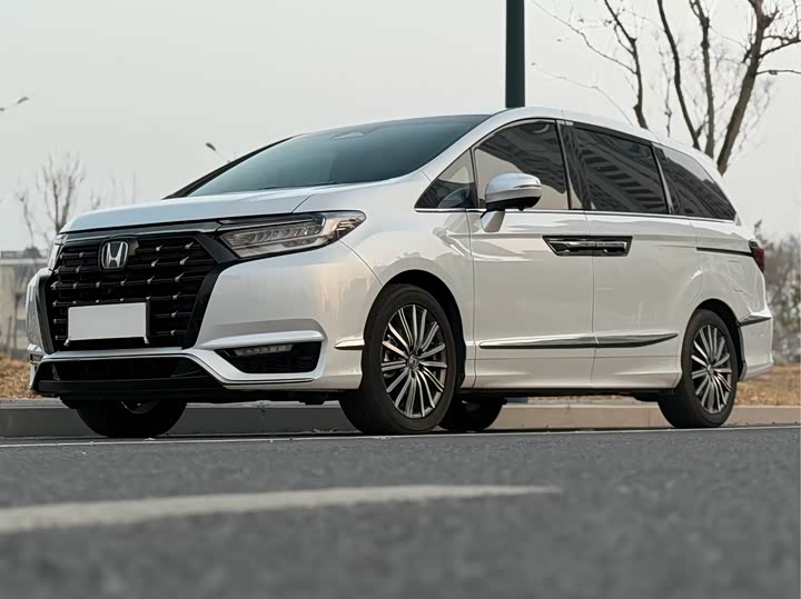 Фото 2 - Honda Elysion