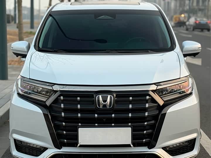 Фото 3 - Honda Elysion