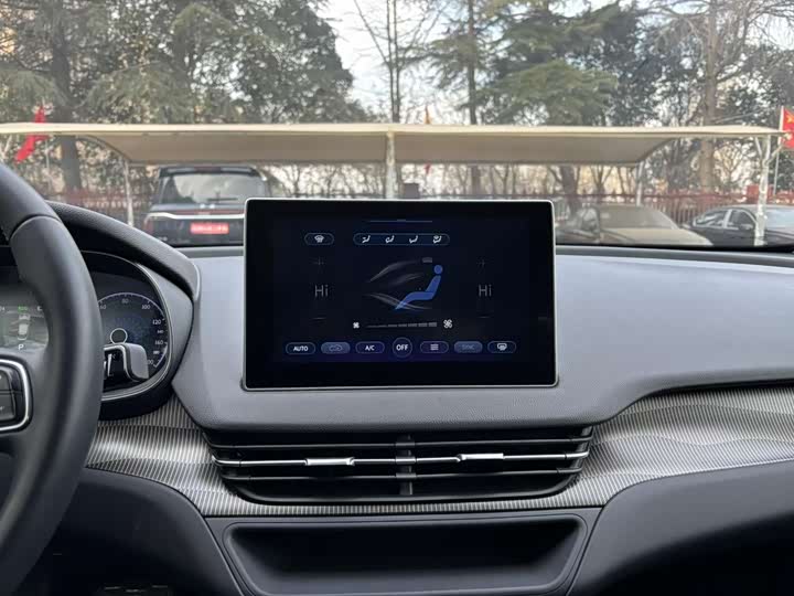 Фото 4 - Hongqi E-QM5