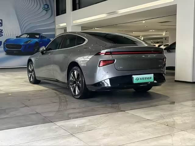 Фото 9 - XPeng P7