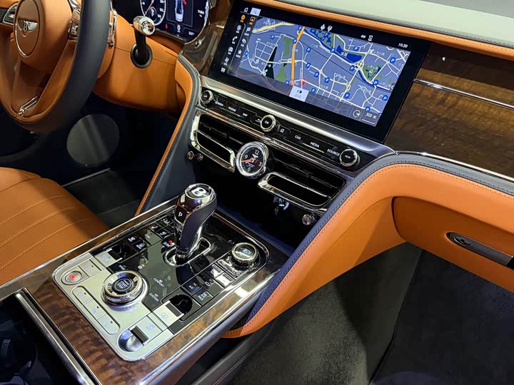 Фото 9 - Bentley Flying Spur