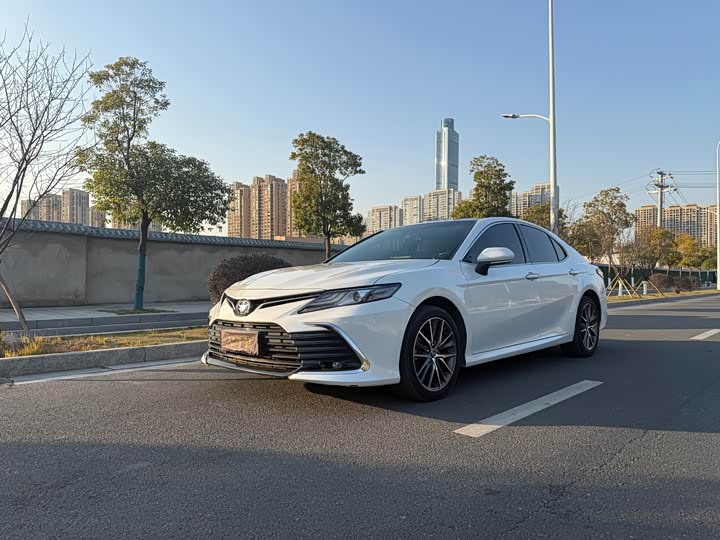 Фото 1 - Toyota Camry
