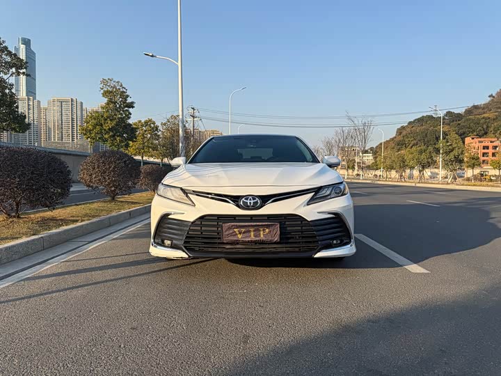 Фото 2 - Toyota Camry