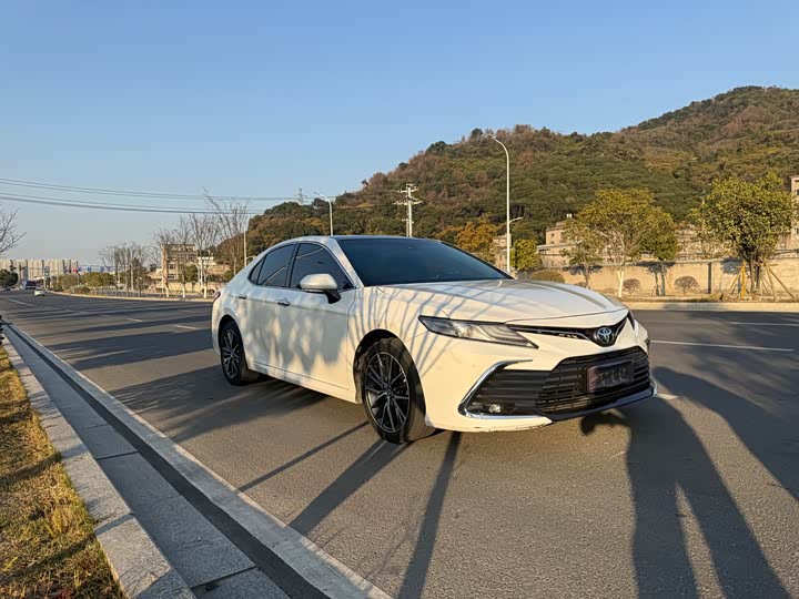 Фото 3 - Toyota Camry