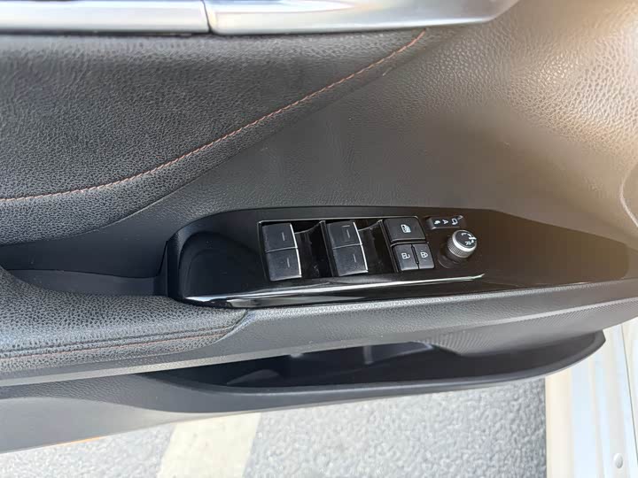 Фото 5 - Toyota Camry