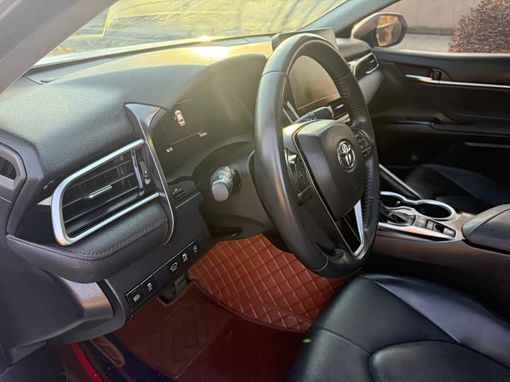 Фото 6 - Toyota Camry