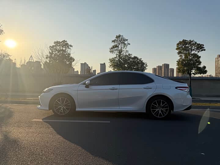 Фото 7 - Toyota Camry