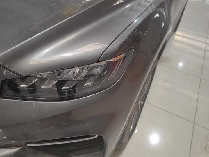 Фото 5 - Geely Atlas