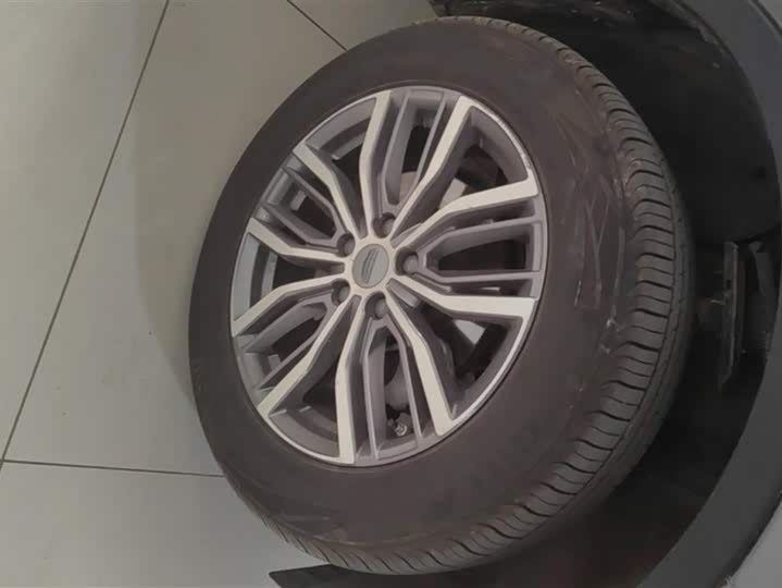 Фото 6 - Geely Atlas