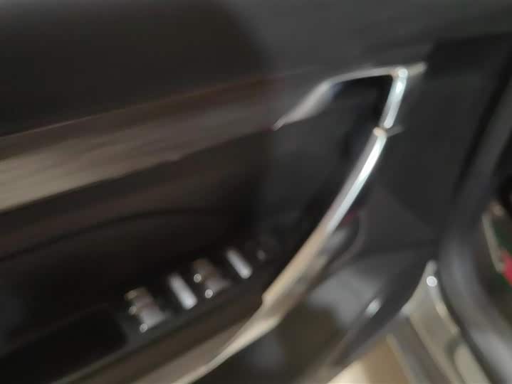 Фото 7 - Geely Atlas