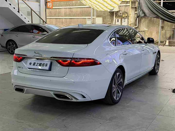 Фото 2 - Jaguar XF L