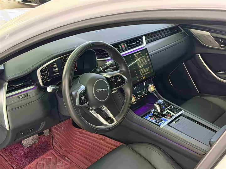 Фото 4 - Jaguar XF L