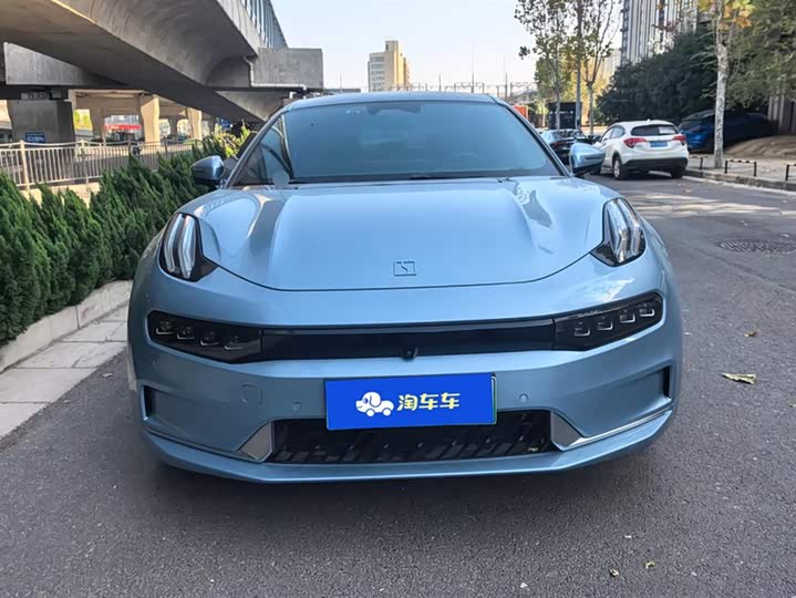 Фото 2 - Zeekr 001