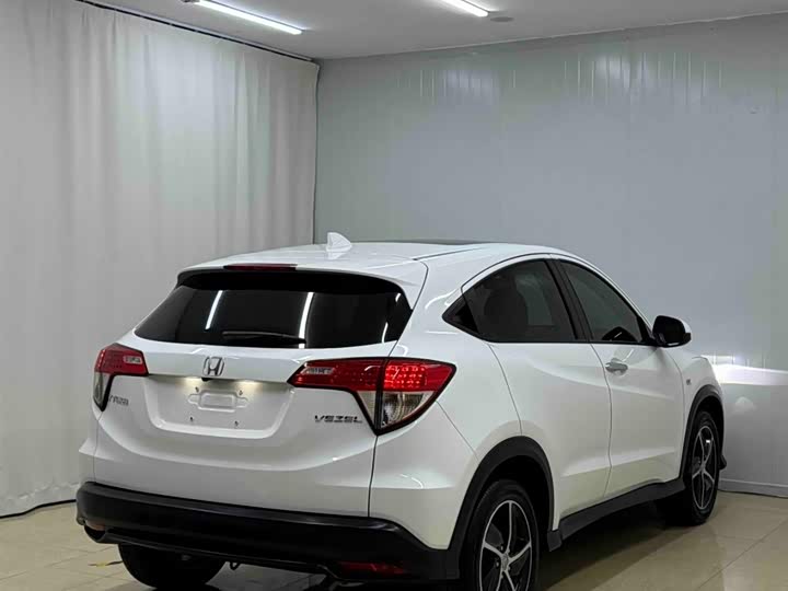 Фото 4 - Honda Vezel