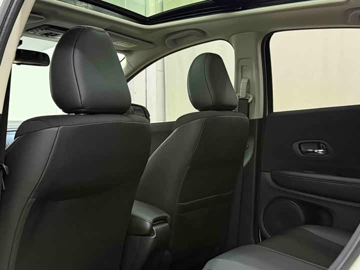 Фото 8 - Honda Vezel