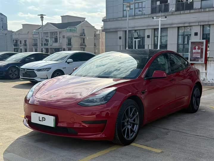 Фото 1 - Tesla Model 3