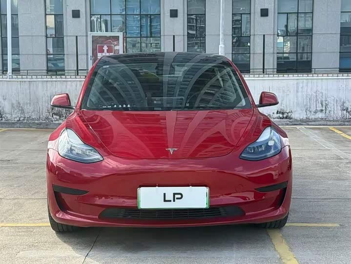 Фото 2 - Tesla Model 3