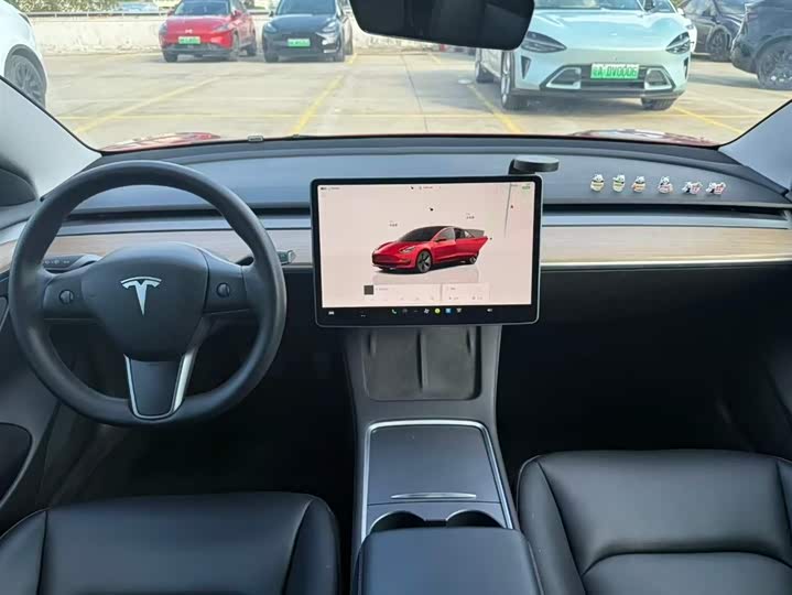Фото 4 - Tesla Model 3