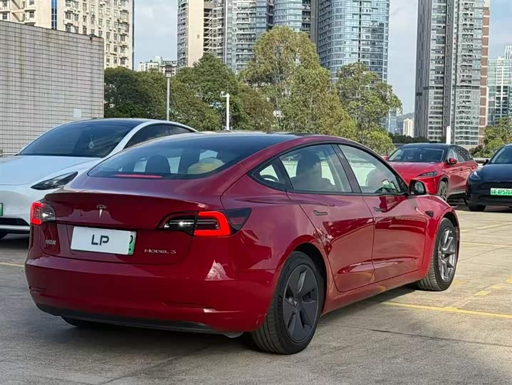 Фото 6 - Tesla Model 3