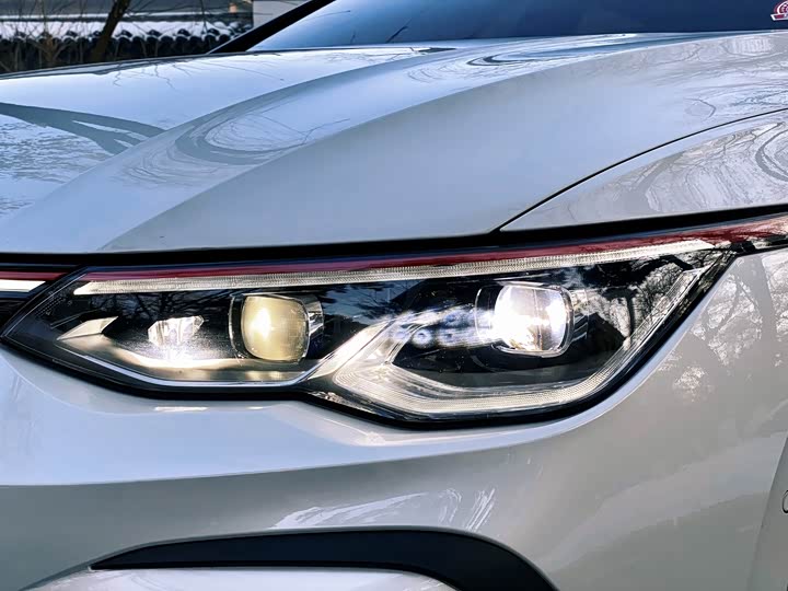 Фото 3 - Volkswagen Golf GTI