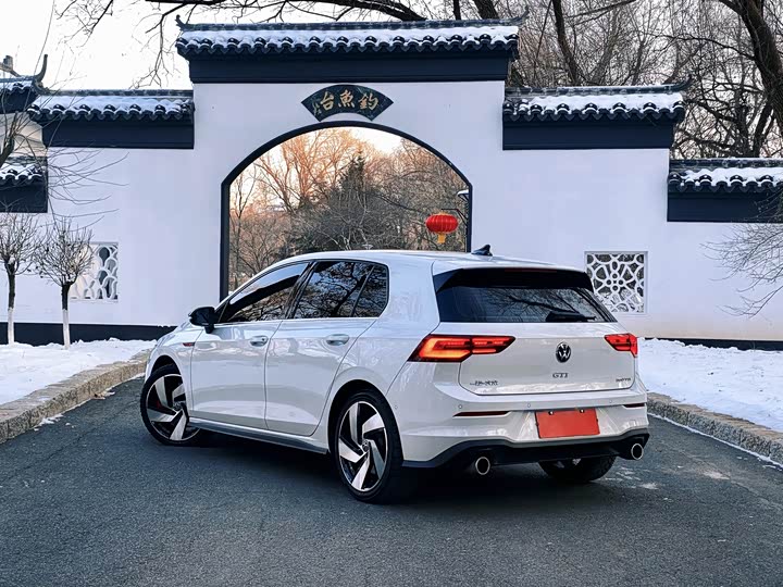 Фото 7 - Volkswagen Golf GTI