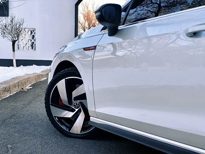 Фото 8 - Volkswagen Golf GTI