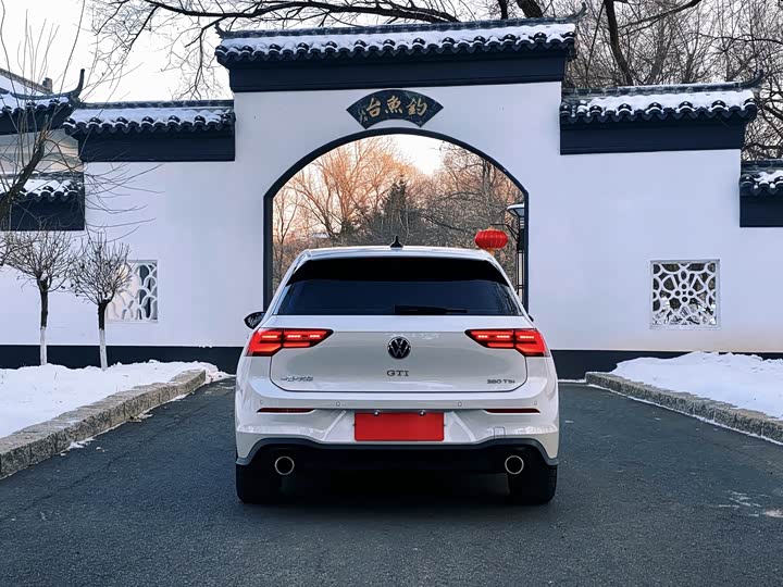 Фото 9 - Volkswagen Golf GTI