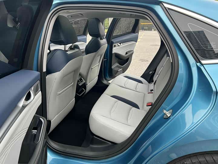 Фото 6 - Geely Preface