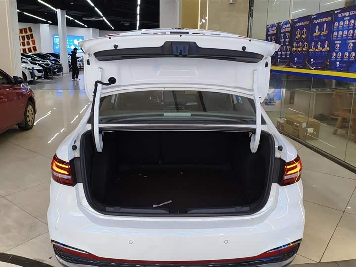 Фото 2 - Volkswagen Lavida