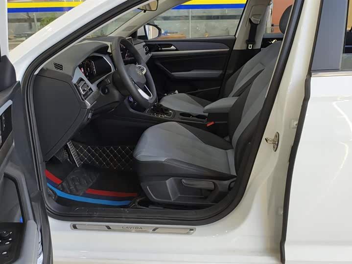 Фото 7 - Volkswagen Lavida