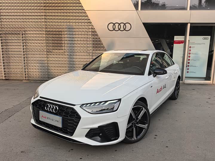 Фото 1 - Audi A4L