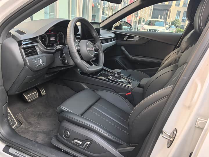 Фото 4 - Audi A4L