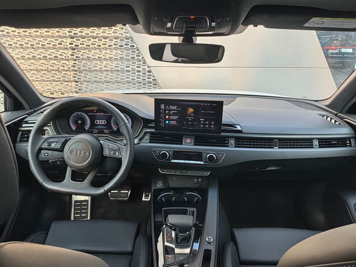 Фото 5 - Audi A4L