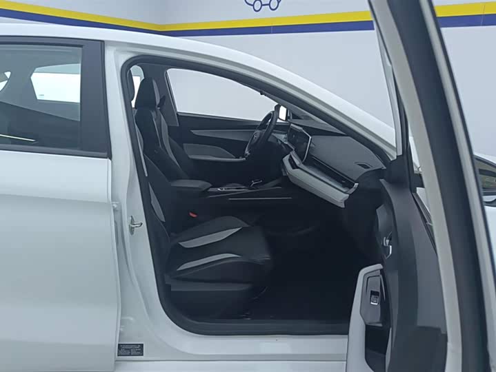 Фото 8 - Geely Binrui