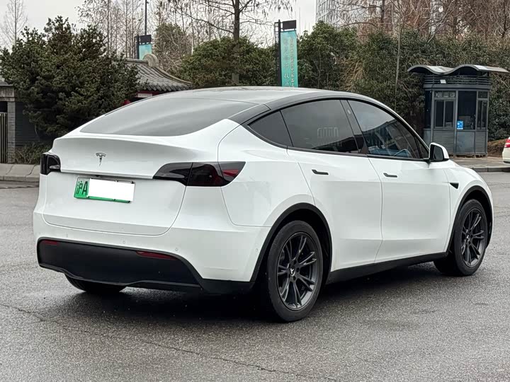 Фото 4 - Tesla Model Y