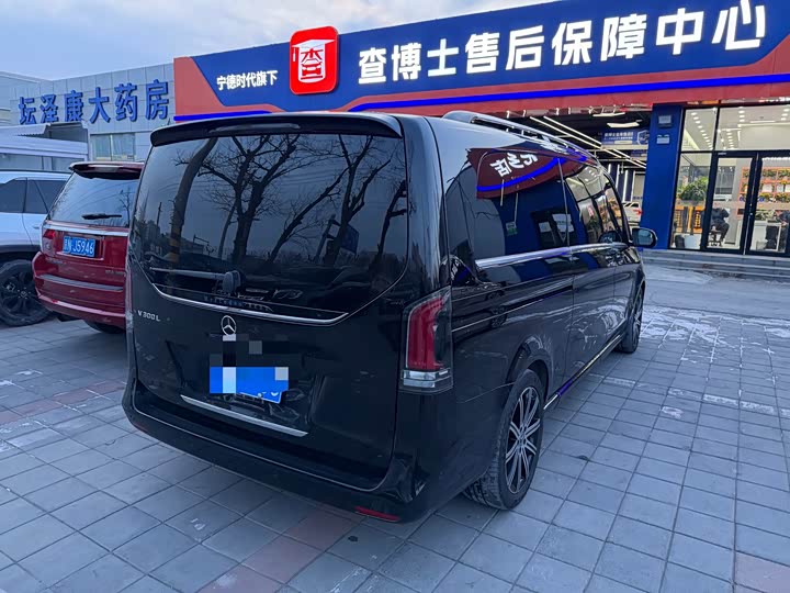 Фото 9 - Mercedes-Benz V-Class