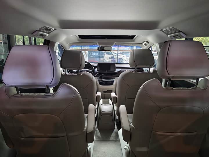 Фото 8 - Buick GL8 ES