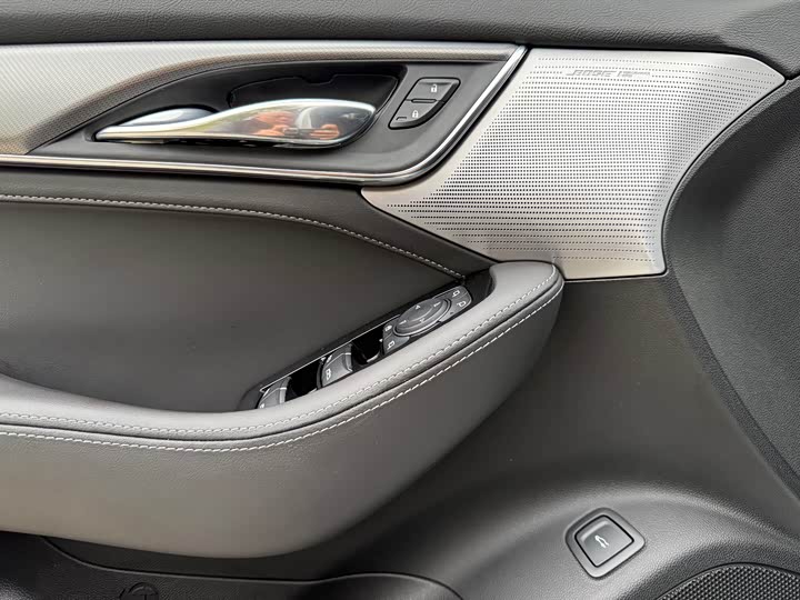 Фото 8 - Cadillac CT5