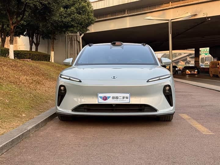 Фото 2 - Nio ET5T