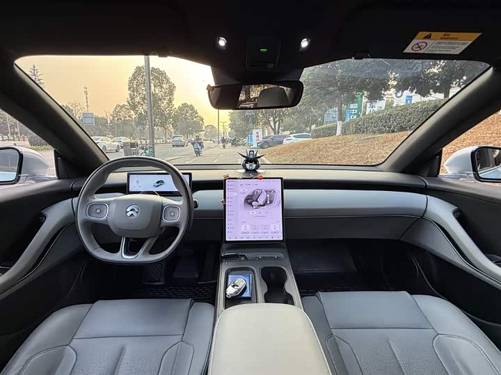 Фото 6 - Nio ET5T