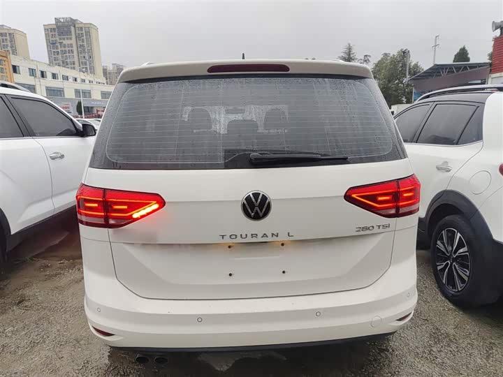 Фото 6 - Volkswagen Touran L