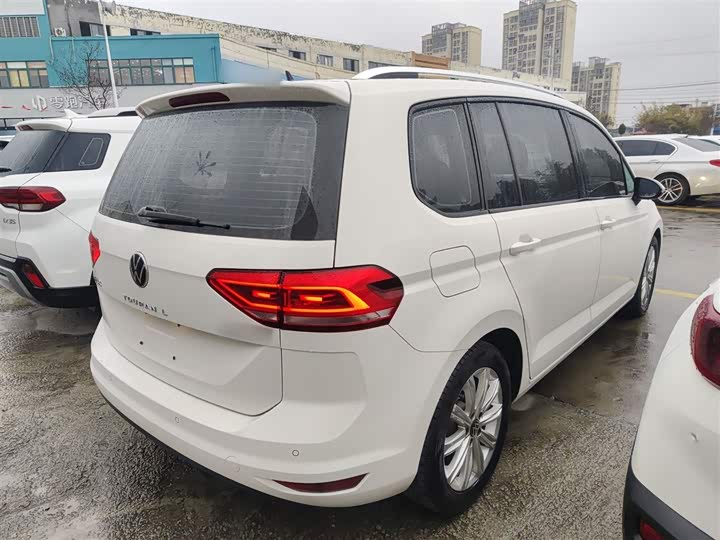 Фото 7 - Volkswagen Touran L