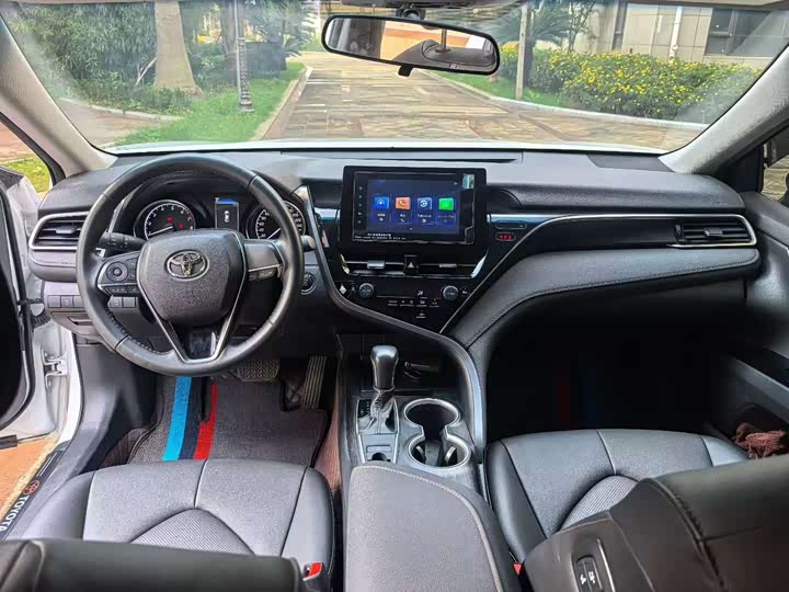 Фото 4 - Toyota Camry